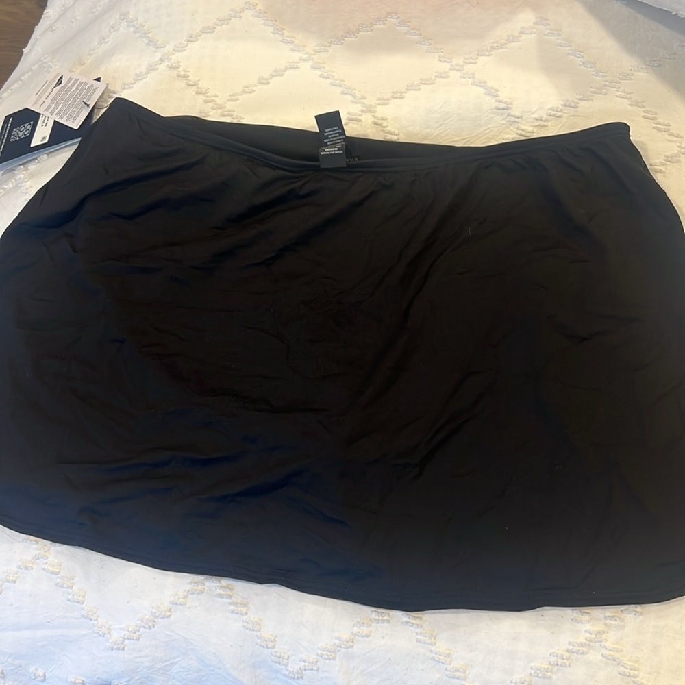 Coco Reef Black swim skirt with attached bottom - Picture 6 of 7